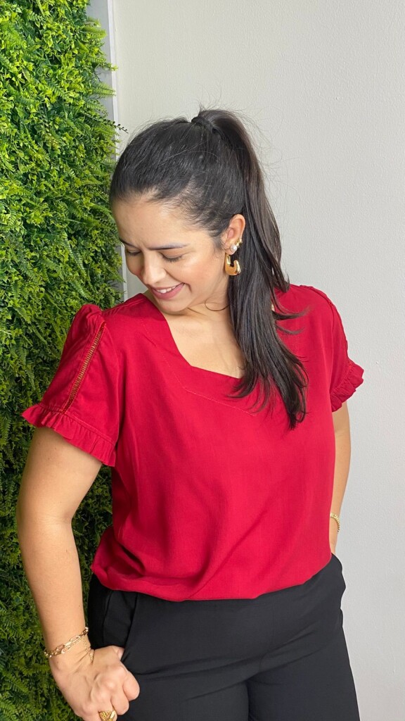 Blusa manga com babado e cianinha
